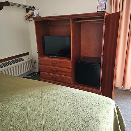 Knights Inn Mackinaw City Bagian luar foto