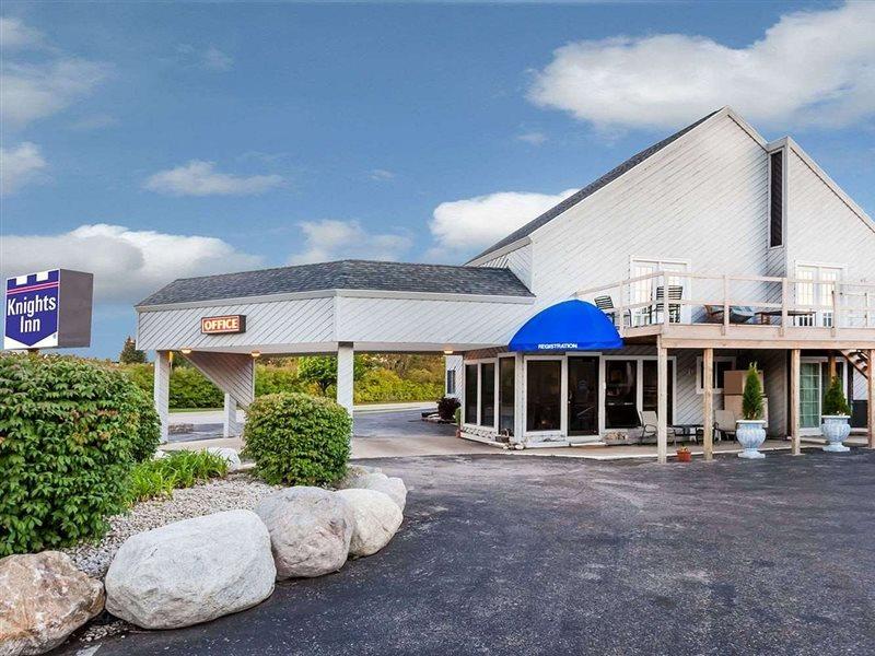 Knights Inn Mackinaw City Bagian luar foto