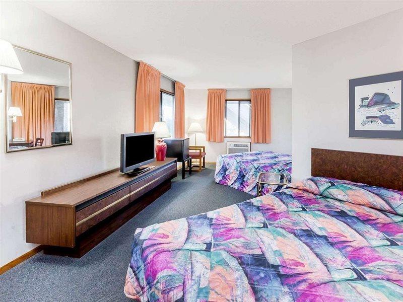 Knights Inn Mackinaw City Bagian luar foto