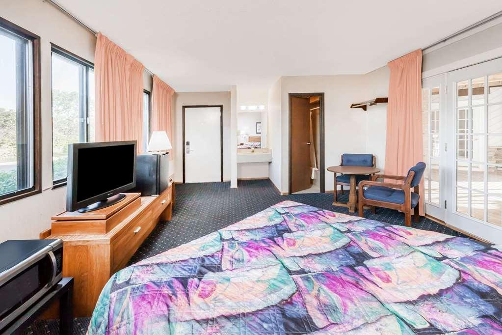 Knights Inn Mackinaw City Ruang foto