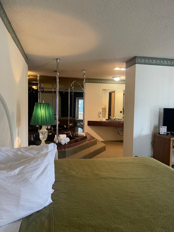 Knights Inn Mackinaw City Bagian luar foto