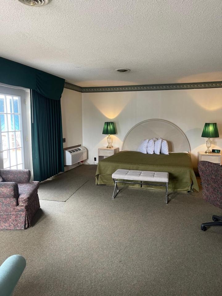 Knights Inn Mackinaw City Bagian luar foto