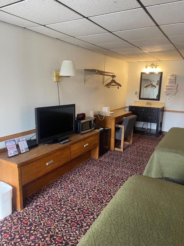 Knights Inn Mackinaw City Bagian luar foto