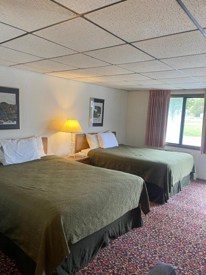 Knights Inn Mackinaw City Bagian luar foto