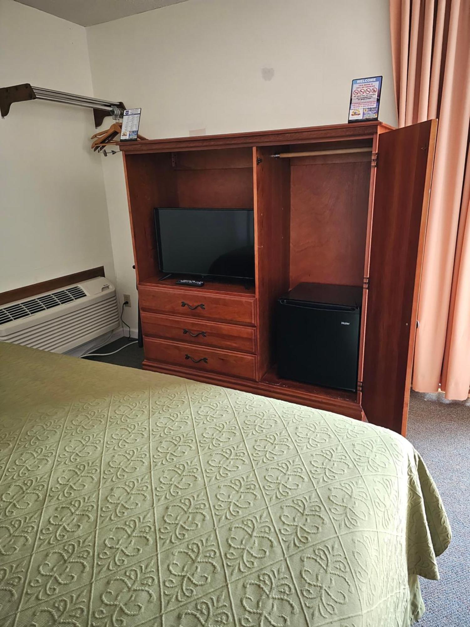 Knights Inn Mackinaw City Bagian luar foto