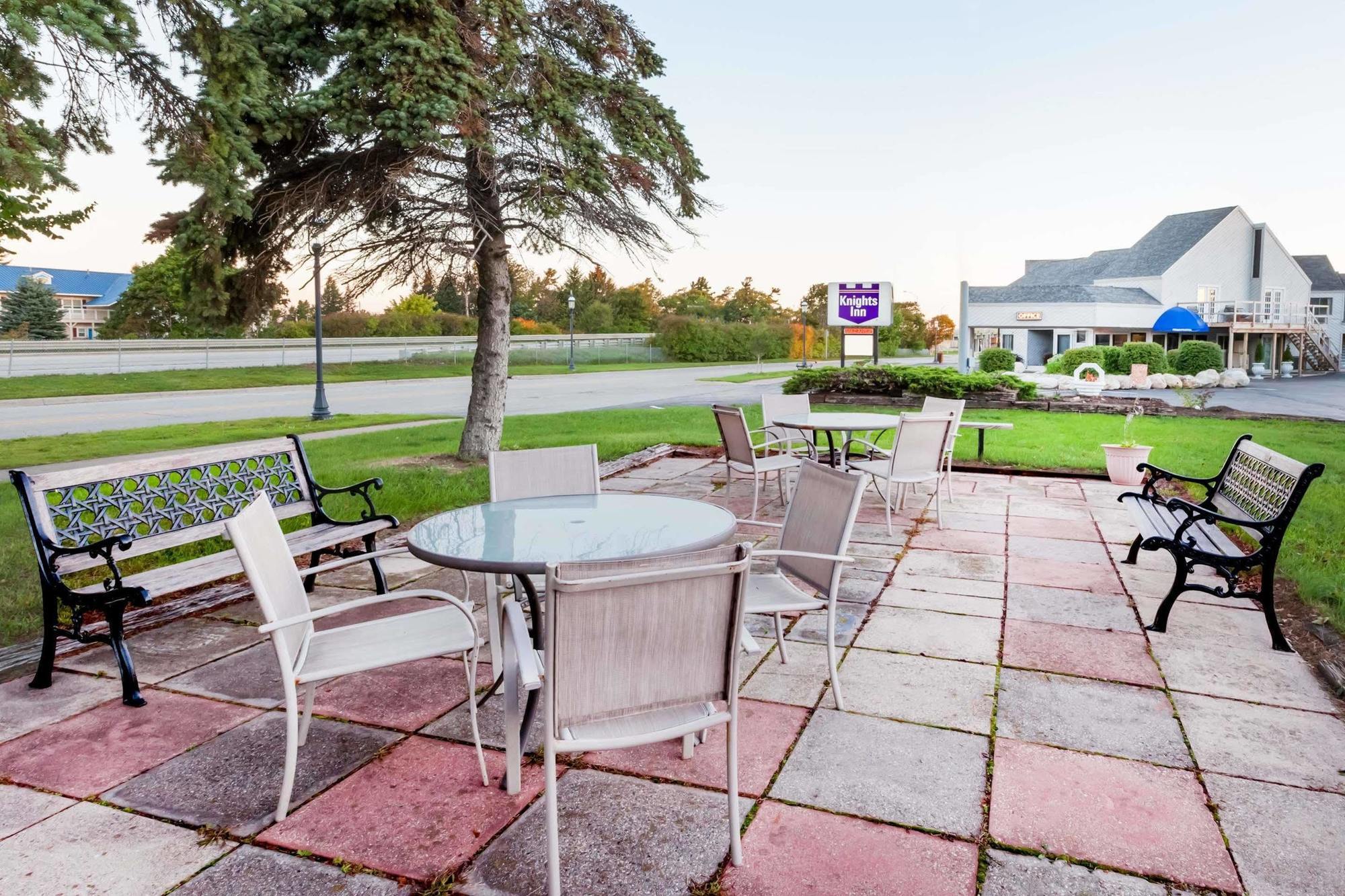 Knights Inn Mackinaw City Bagian luar foto