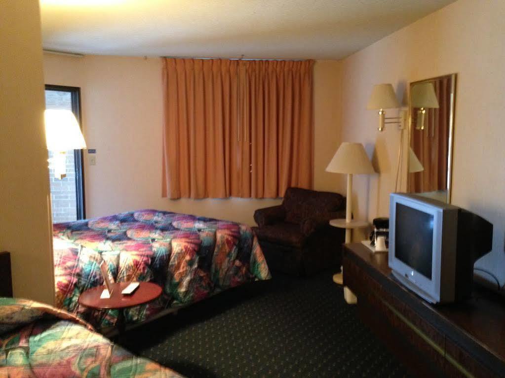 Knights Inn Mackinaw City Bagian luar foto