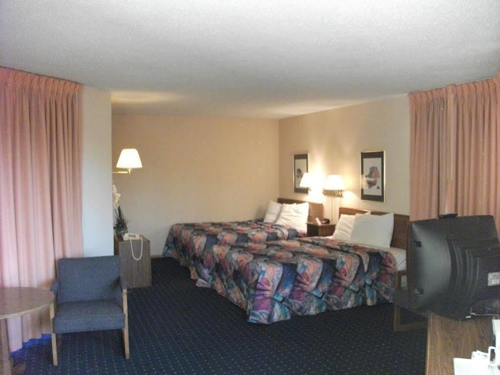 Knights Inn Mackinaw City Bagian luar foto