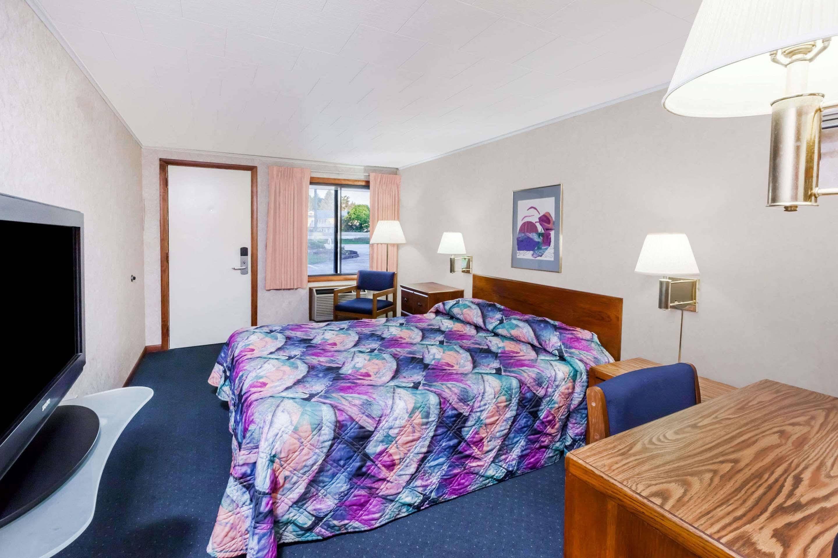 Knights Inn Mackinaw City Bagian luar foto